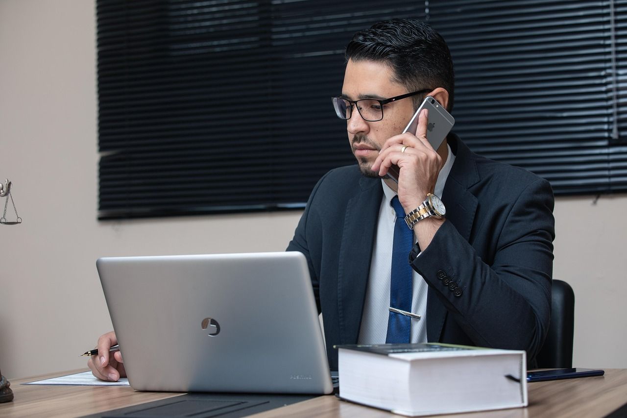 découvrez le statut juridique d'une entreprise ou d'une organisation, incluant les différentes formes légales et leurs implications.